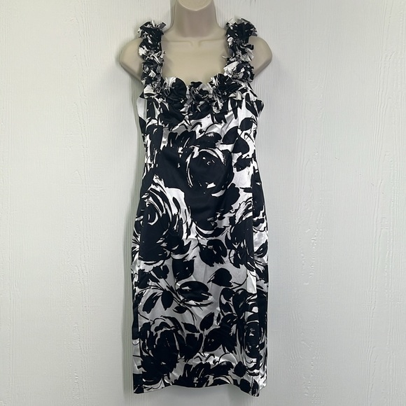 White House Black Market - NWT Abstract Ruffle Strap Wiggle Cocktail Dress SZ 6 - Picture 2 of 14